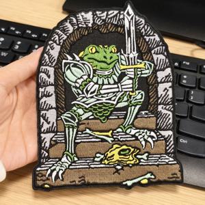 중세에 1PC 개구리 기사 수 놓은 패치 사기 배지 DIY 선물 철 의류 모자 자켓 트럭 모자에 대한 패치