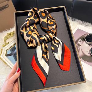 럭셔리 레오파드 인쇄 70*70cm 스퀘어 스카프 여성 소프트 새틴 헤어 밴드 Neckerchief 넥타이 여성 머리띠 풀라 드 어머니의 날 선물