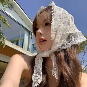 프렌치 시크 앨리스 화이트 레이스 트라이앵글 헤어 랩 패션 액세서리 ﻿