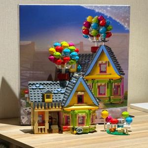 플라잉 하우스 43217 빌딩 블록 세트는 크리스마스 선물에 적합하며 레고 입자와 호환됩니다.