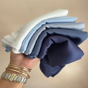 핫 프리미엄 새틴 Crinkle Hijab 스카프 쉬폰 목도리 일반 이슬람 여성 Hijabs Breathab 이슬람 여성 Turban Pleated Scarf Ramadan