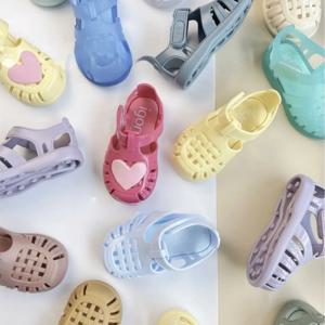 솔리드 컬러 패션 소년과 소녀 로마 샌들 여름 새 스타일 클래식 디자인 어린이 신발 키즈 캐주얼 비치 샌들