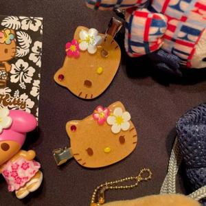 Kawaii Sanrio 검은 피부 헬로 키티 다목적 머리핀 달콤한 귀여운 만화 앞머리 사이드 클립 머리 장식 소녀 생일 크리 에이 티브 선물