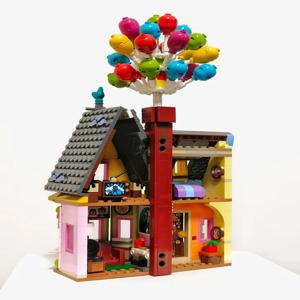 플라잉 하우스 43217 빌딩 블록 세트는 크리스마스 선물에 적합하며 레고 입자와 호환됩니다.