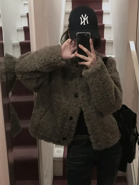 시크한 숏 양털 코트 여성용 스탠드 칼라 한국 스타일 따뜻한 가을 겨울 신상품 대학 스타일 안티에이징 아우터웨어