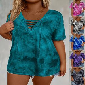 플러스 사이즈 타이다이 프린트 반팔 티셔츠 우아한 레이스업 행잉 칼라 디자인 탑 봄, 여름 캐주얼 스타일