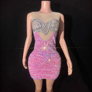 매력적인 라인 석 생일 파티 드레스 무대 공연 의상 중공업 핑크 엉덩이 등이없는 메쉬 복장 반짝 이는 드레스