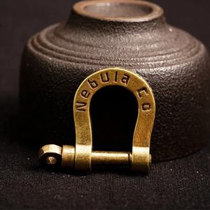 2pcs 레트로 내구성 황동 말굽 열쇠 고리 순수 구리 자동차 열쇠 고리 말굽 버클 크리 에이 티브 키 체인 액세서리