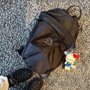 Sanrios 헬로 키티 배낭 귀여운 학생 Schoolbag 대용량 새 스타일 대학 달콤한 핫 세일 스토리지 비즈니스 배낭
