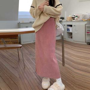 여자 겨울 데이트 룩 주말 나들이 골덴 롱 스커트 검정치마롱스커트코디 40대여성의류