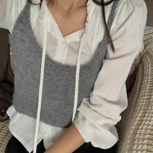 [브리치]  / 베뉴 핀턱 프릴 스트랩 가을 블라우스