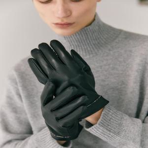 헤지스 액세서리 HJGV4F126BK [남성장갑] 블랙 체크라인 퍼안감 양가죽 장갑 (스마트터치가능