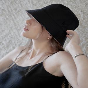 헤지스 액세서리 [[25FW]] HIHE5F006BK [백화점BEST][인기상품] 블랙 베이지 퍼피자수 리버서블