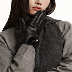 [선물포장][여성장갑] 블랙 로고장식 양가죽 장갑 HIGV5F020BK