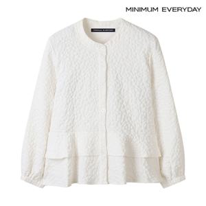 [롯데백화점]( 에브리데이)라운드넥 엠보 프릴 블라우스 (EB3BA023D)