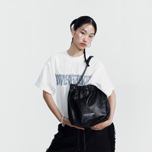 멜로우 체인 레더 버킷백_BK