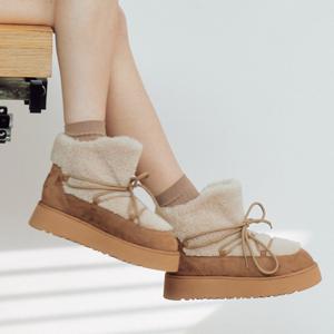 [정상가 159,000원] 핸드메이드 스웨이드&램 시어링 스노우 앵클 부츠 I KM293