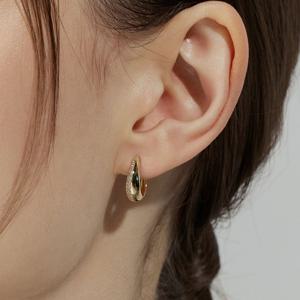 클로 실버(Y) 하프 파베 원터치 귀걸이 S HL2E4B210Y9XXX