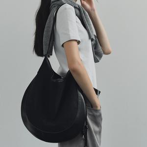 커비 호보 스웨이드 백 블랙