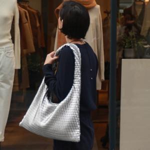 콰니 텍스쳐드 호보 백 4컬러