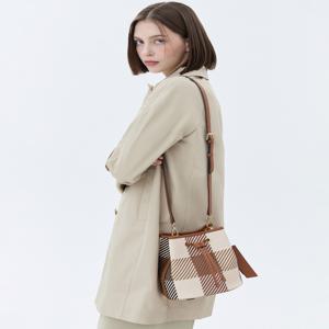 액세서리 여성 [[24FW]] WCBA4F291W2 [스테디셀러] 브라운 체크 가죽 버킷백(2WAY 토트백 겸