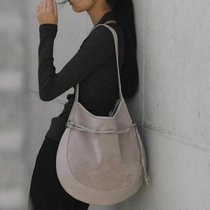 커비 호보 스웨이드 백 로지 베이지