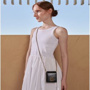 액세서리 [[24FW]] DCWA4F382BK [카드수납+거울내장][CARLISLE CHAIN] 블랙 DD로고 소가죽 미니