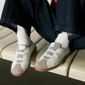 질 바이 질스튜어트 JLSO5E432G1 [피터] 라이트 그레이 슬림 플랫 밴딩 스니커즈