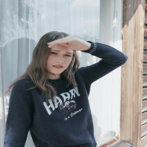 헤지스 여성 [[24FW]] HSSW4DL87N2 [가격인하][울100%] 네이비 헤리 인타샤 라운드넥 스웨터