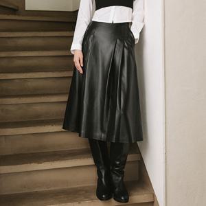 신세틱 소프트 레더 플레어 롱 스커트 [블랙]