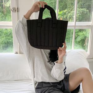 [최초가 33,800] 모나카 여성 사각 퀼팅 패딩 나일론 누빔 토트백