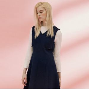 [최초가:159,000원] 엠보 롱 슬리브 티셔츠 N241PWT106