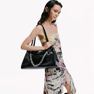 안드로메다 청키-체인 트라페즈 토트백_2Colors CK2-30160223