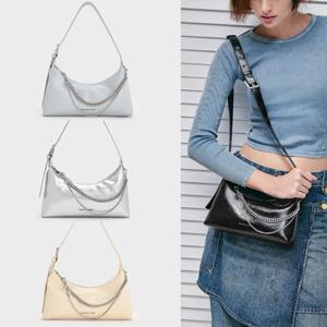 찰스앤키스 앳우드 크링클이펙트체인 엠벨리시드 호보/크로스백