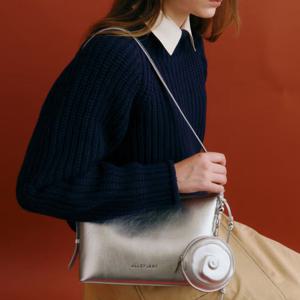 [파우치포함] 실버 플라워 참장식 가죽 숄더 겸 크로스백 M JABA6E812 SV