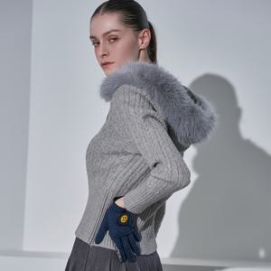 공식몰 [정상가 89,000원] 르니 와펜 트리밍 페이크 퍼 후드 가디건 FM12KJ701WL