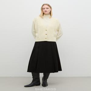 [쉬즈미스] 글리터 케이블 니트 버튼 업 베스트 SSKVTP42010