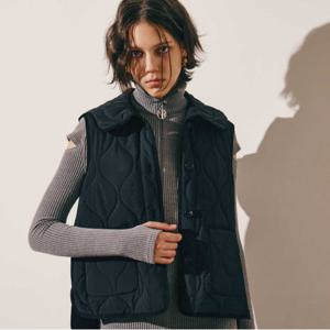 [미바이와이][최초가279,000]물결 퀼팅 후드 베스트 점퍼