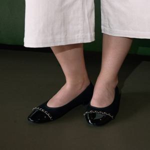 질 바이 질스튜어트 JLSO4F141BK [메리] 토캡 체인 플랫슈즈