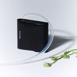 질 바이 질스튜어트 JLWA5F100BK [인기재입고][에그] 블랙 로고 크랙 가죽 반지갑