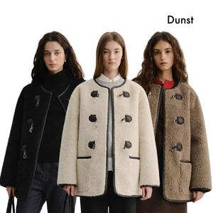 던스트 COLLARLESS BUCKLED SHEARLING JACKET_UDJU5D223