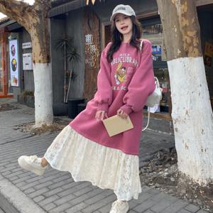 여성 겨울 기모 롱 원피스 라운드넥 레이스 주름 배색 밑단 캐주얼 루즈핏 캐릭터 프린트 데일리 빅사이즈