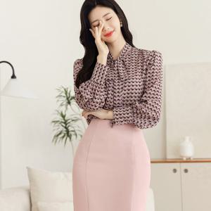 [시크라인] 바슬러 하프 도트 패턴 블라우스