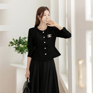 [시크라인] 머디어 라운드넥 진주 버튼 페플럼 트위드 블라우스