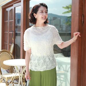 [쉬즈마담]T57106 시즌2 샤꽃엠보 시스루 반소매티 엄마옷