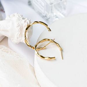 (폭스타일)(실버) 심플 커브 링 귀걸이(W)