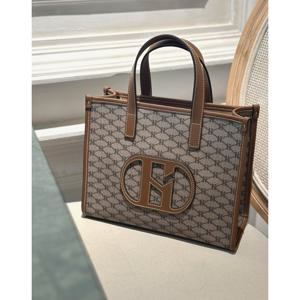 [헤지스핸드백] 시그니처 카키 토트백 M HIBA5E118K2