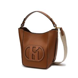 [헤지스] H프리미엄 브라운 로고패치 레더 토트백 M (HIBA5E251W2)