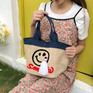 여자 귀여운 스마일 레터링 러블리 라틴 소재 토트백