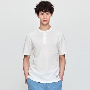 헤지스  25SS  남성 오프화이트 와플조직 헨리넥 반팔티셔츠 HZTS5B504OW